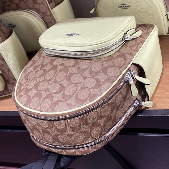 Coach Court Backpack In Signature Canvas
SV/Khaki/Pale Lime - Picture 9 of 16